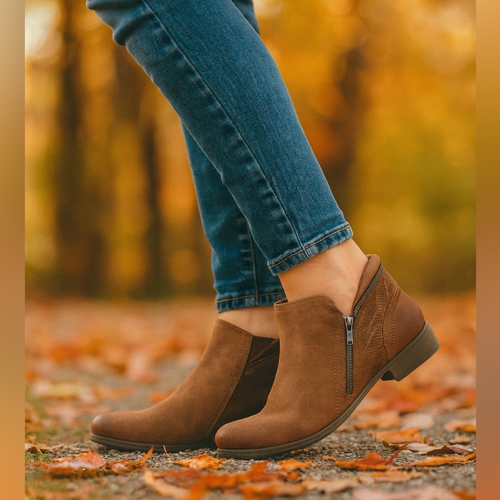 Cobb Hill Crosbie Leather Ankle Booties Taupe